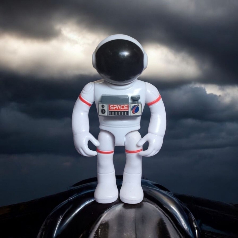 10/$10 Daron Space Adventure Astronaut Figure